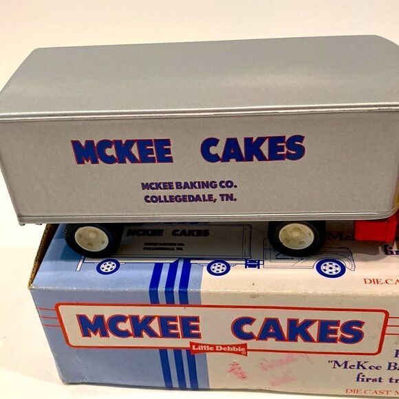 MCKEE CAKES Baking Semi Tractor Trailer Truck Die Cast - Picture 3 of 8